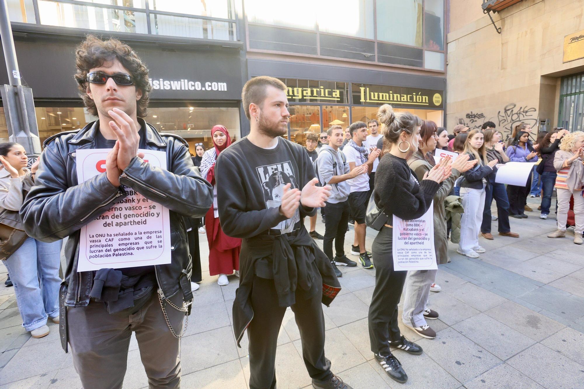 En imágenes: Estudiantes alaveses salen a la calle contra el genocidio en Gaza