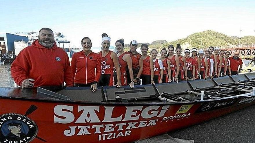 Tres traineras que no quieren perder el tren