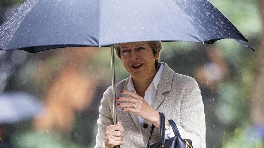May mantiene el pulso con la UE y sigue con un &quot;brexit&quot; sin acuerdo