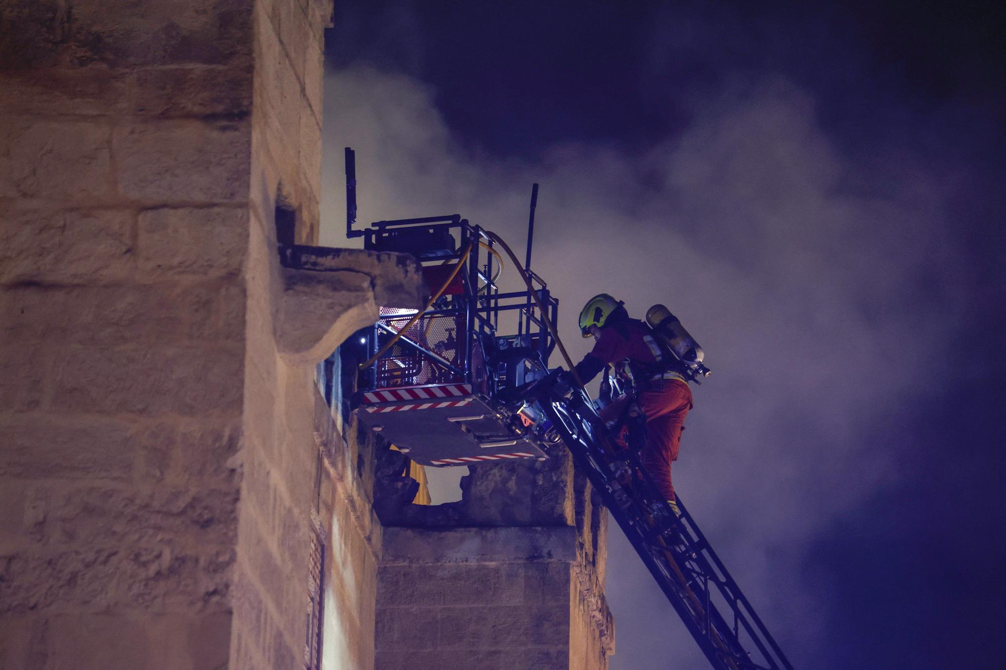 Extinguido completamente el incendio de la Mezquita de Córdoba, que abrirá este sábado
