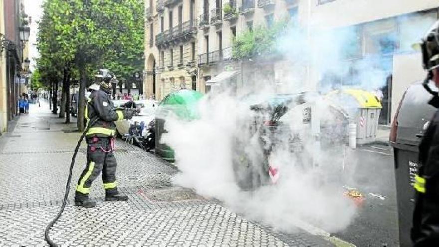 Incendios en contenedores de la calle Camino y de la Avenida