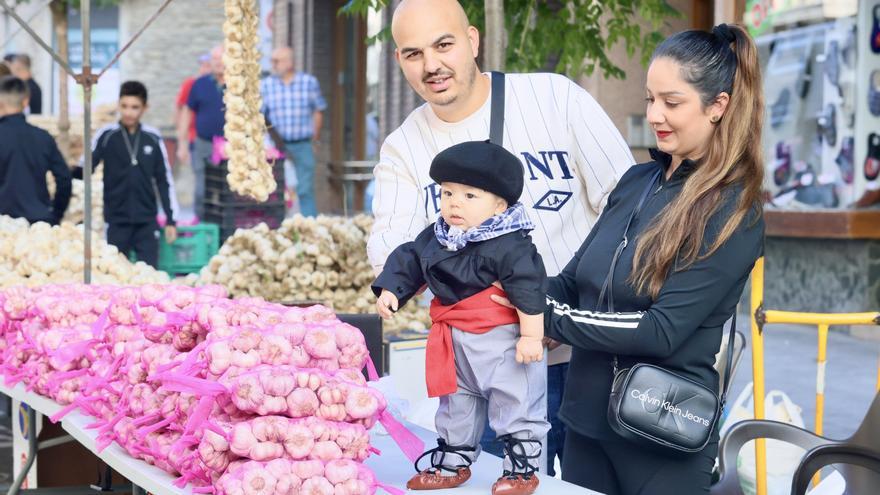 En imágenes: La feria de ajos atrae a los vitorianos un año más