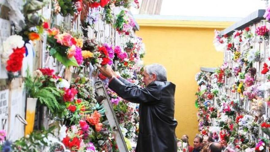 Los bilbainos honran a sus difuntos en el día de Todos los Santos