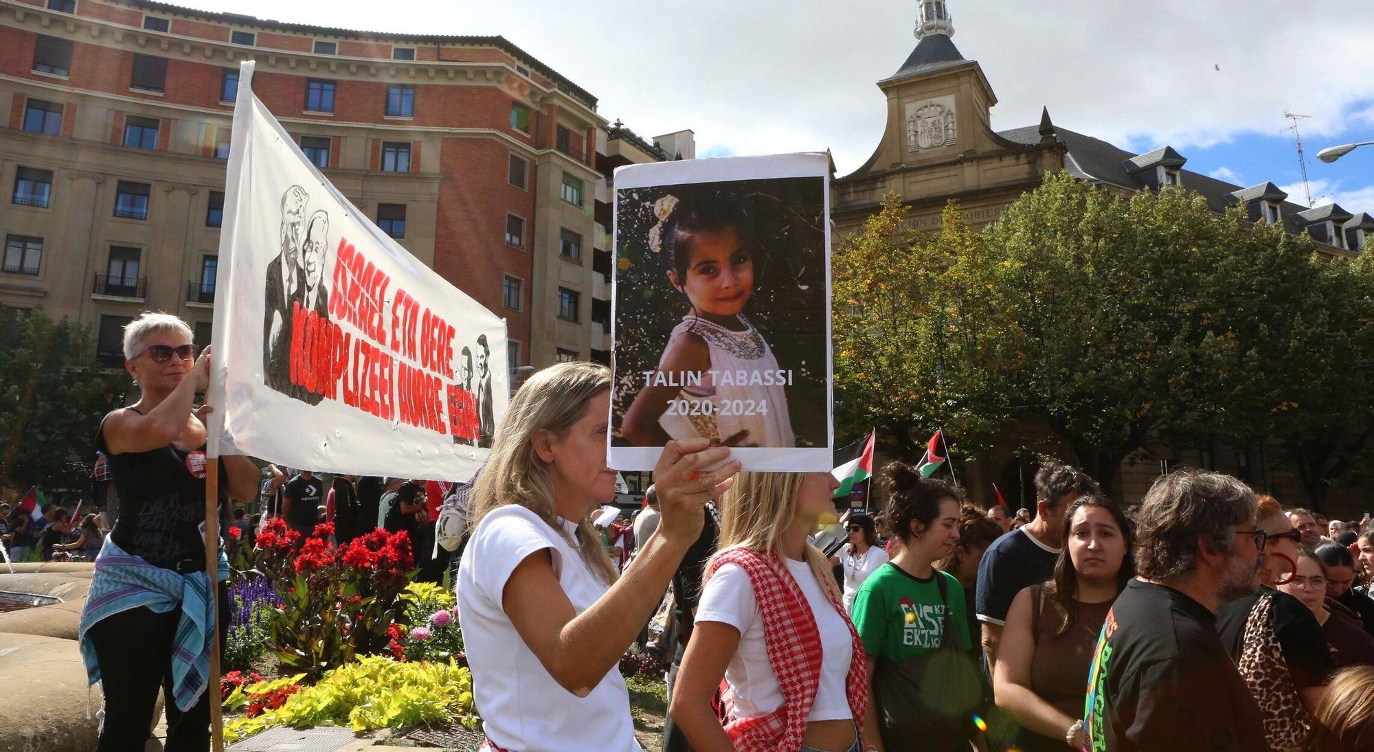 Fotos de la concentración en apoyo a Palestina en Pamplona este sábado