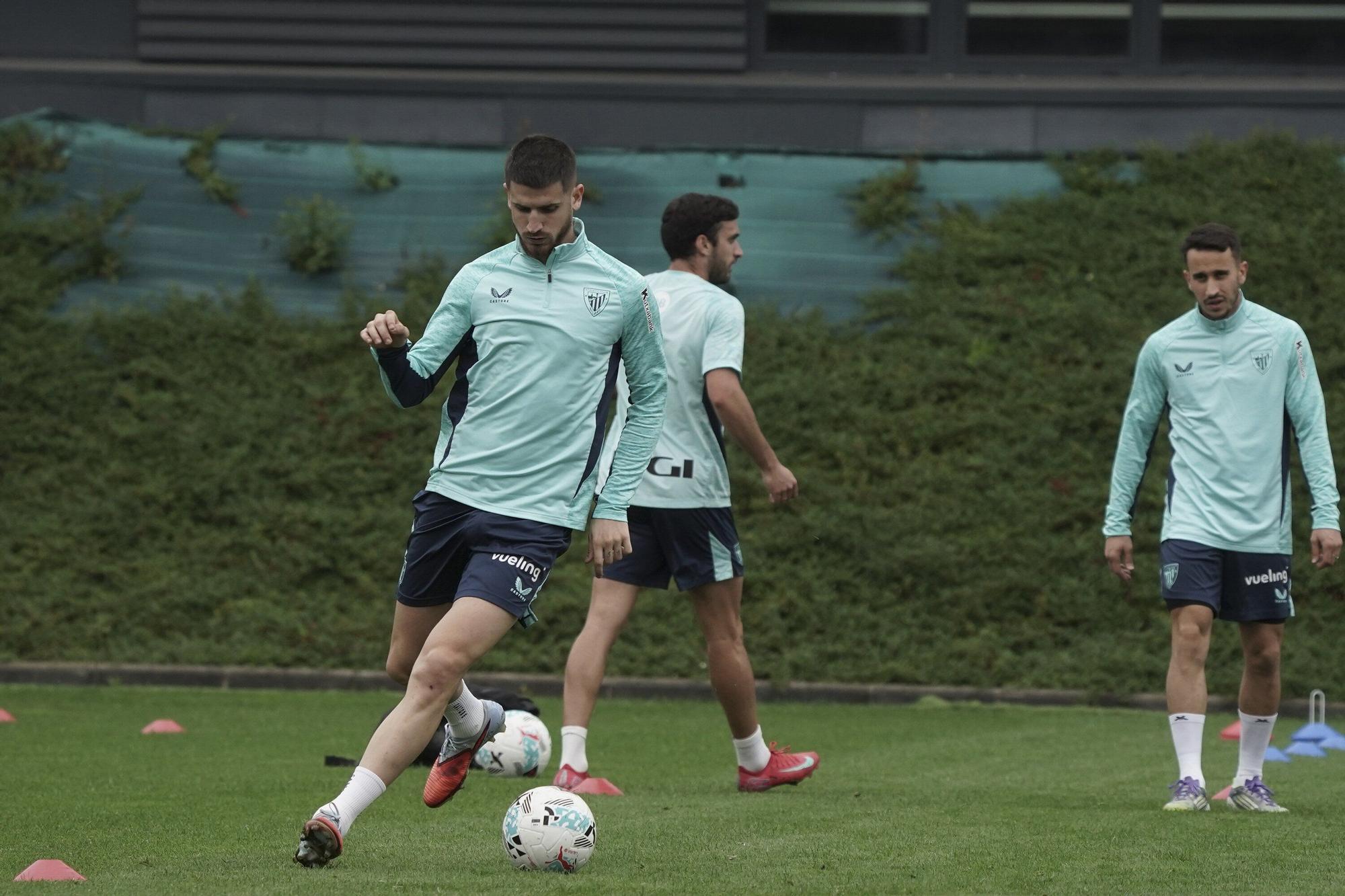 En imágenes: el Athletic entrena en Lezama con la vista puesta en el Alavés