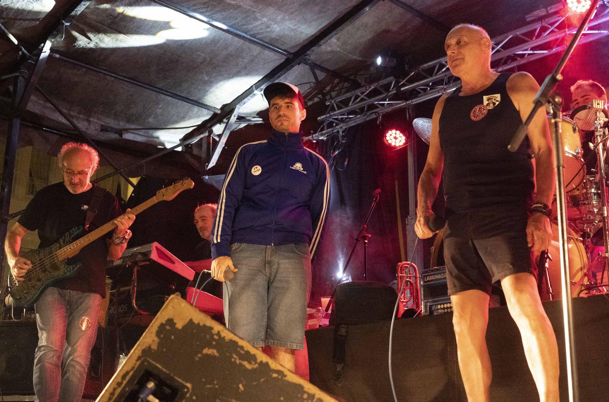 En imágenes: Joselu Anayak y Dupla unen fuerzas en la verbena de la plaza del Arca