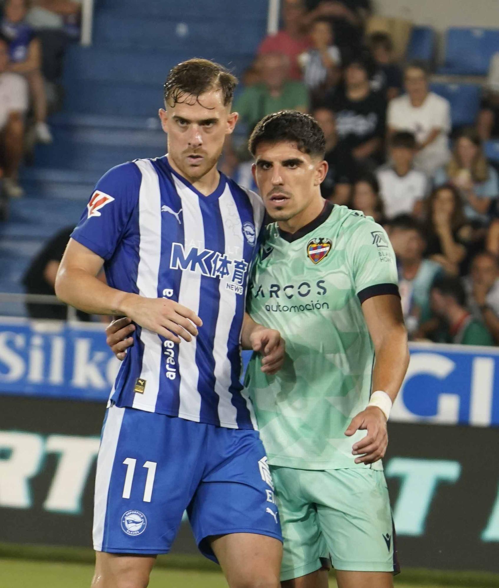 En imágenes: Así está siendo el debut liguero del Alavés contra el Levante
