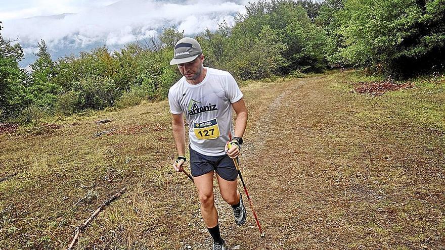 Jaime Casadamón subiendo hacia la ermita.