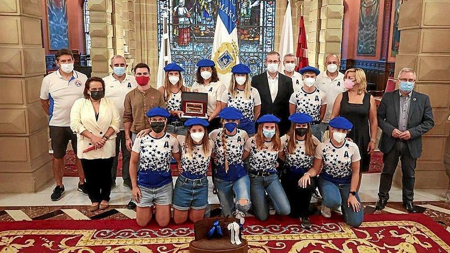 La Diputación homenajea a Arraun Lagunak