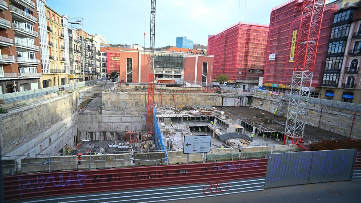 Así avanzan las obras del parking del Ensanche según una imagen de hace menos de un mes.