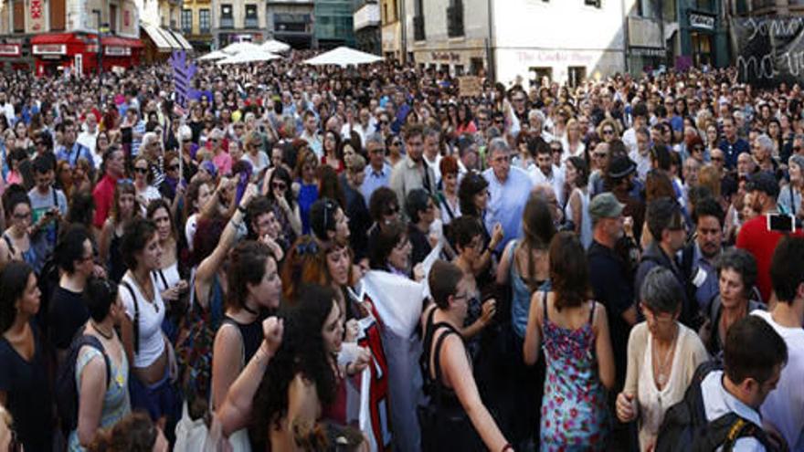 Concentración en Pamplona en protesta por la libertad provisional de &#039;La Manada&#039;.