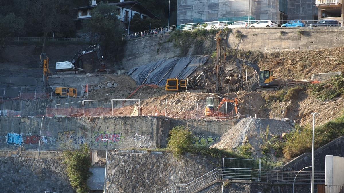 Vista de las obras de la residencia de Errezabal, en la que se van a habilitar también aparcamientos de titularidad municipal.