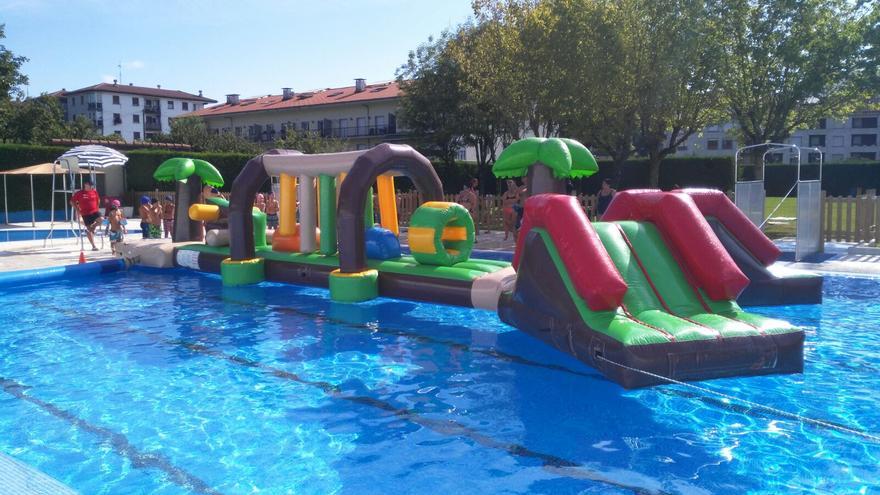 La piscina de Urnieta ofrece dos jornadas con hinchables