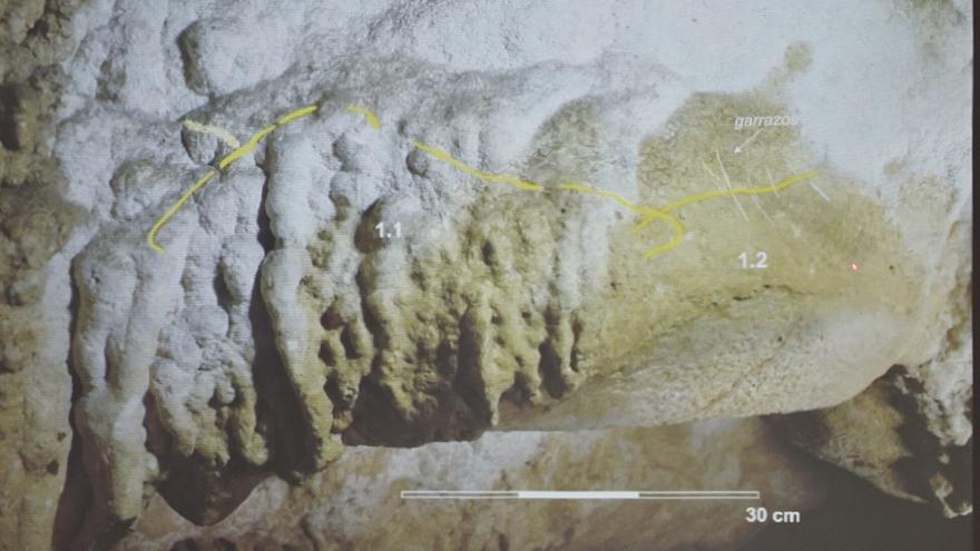 Descubren grabados rupestres de bisontes y cabras en la cueva Santakutz de Mendaro