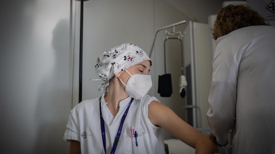 Las CCAA administran 676.186 dosis de las vacuna de Pfizer y Moderna