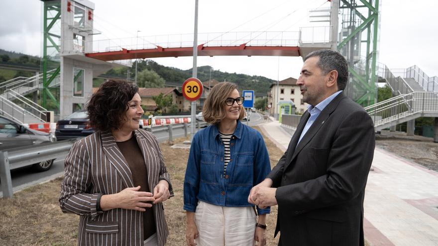 Amorebieta-Etxanoko San Antonio auzoan gaineko pasabidea eta igogailuak jarri dira