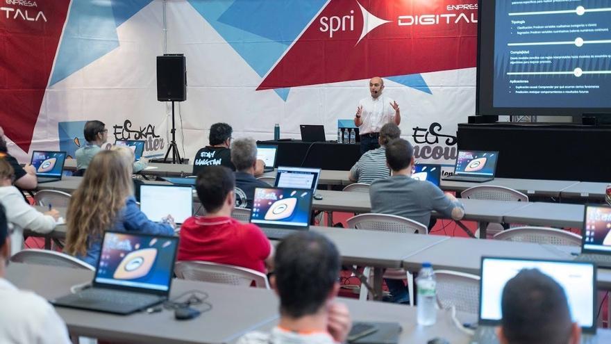 Advierten de los riesgos de usar la IA sin formación “ni espíritu crítico”