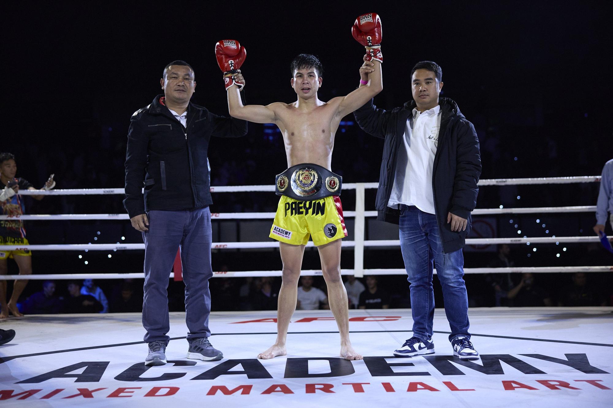 El Muay Thai pone en pie el Navarra Arena