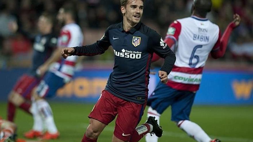 Los goles de Godin y Griezmann mantienen segundo a un Atlético muy serio