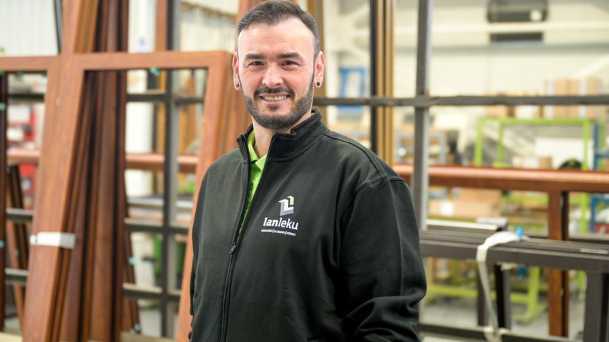 Mucho más que un empleo: &quot;El primer día llegué con muchos nervios, pero ahora estoy contento, me gusta lo que hago&quot;