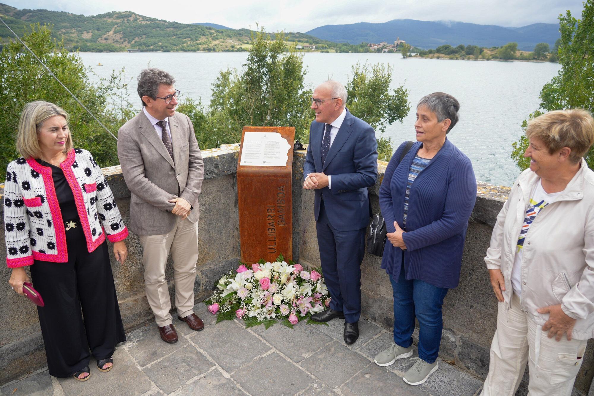 En imágenes: Homenaje a los pueblos desaparecidos por el embalse de Ullíbarri-Gamboa