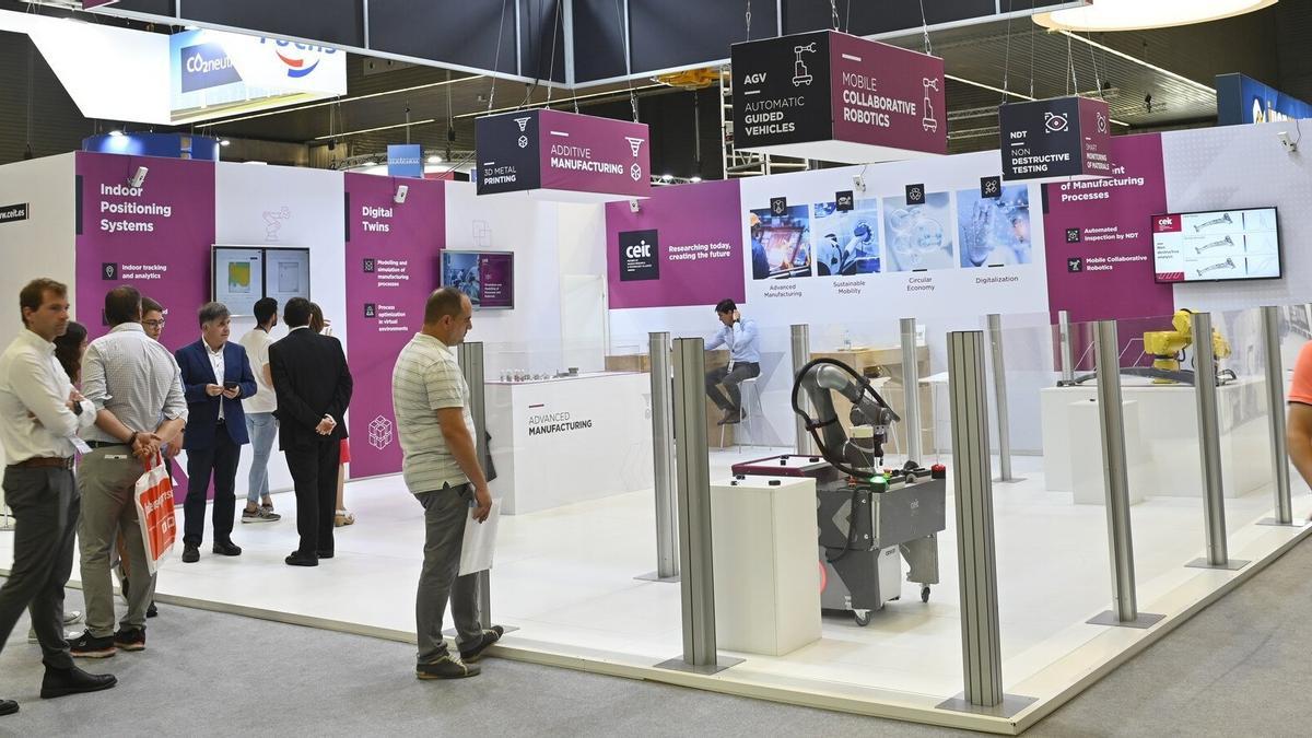 Un estand en una edición anterior de la Bienal.
