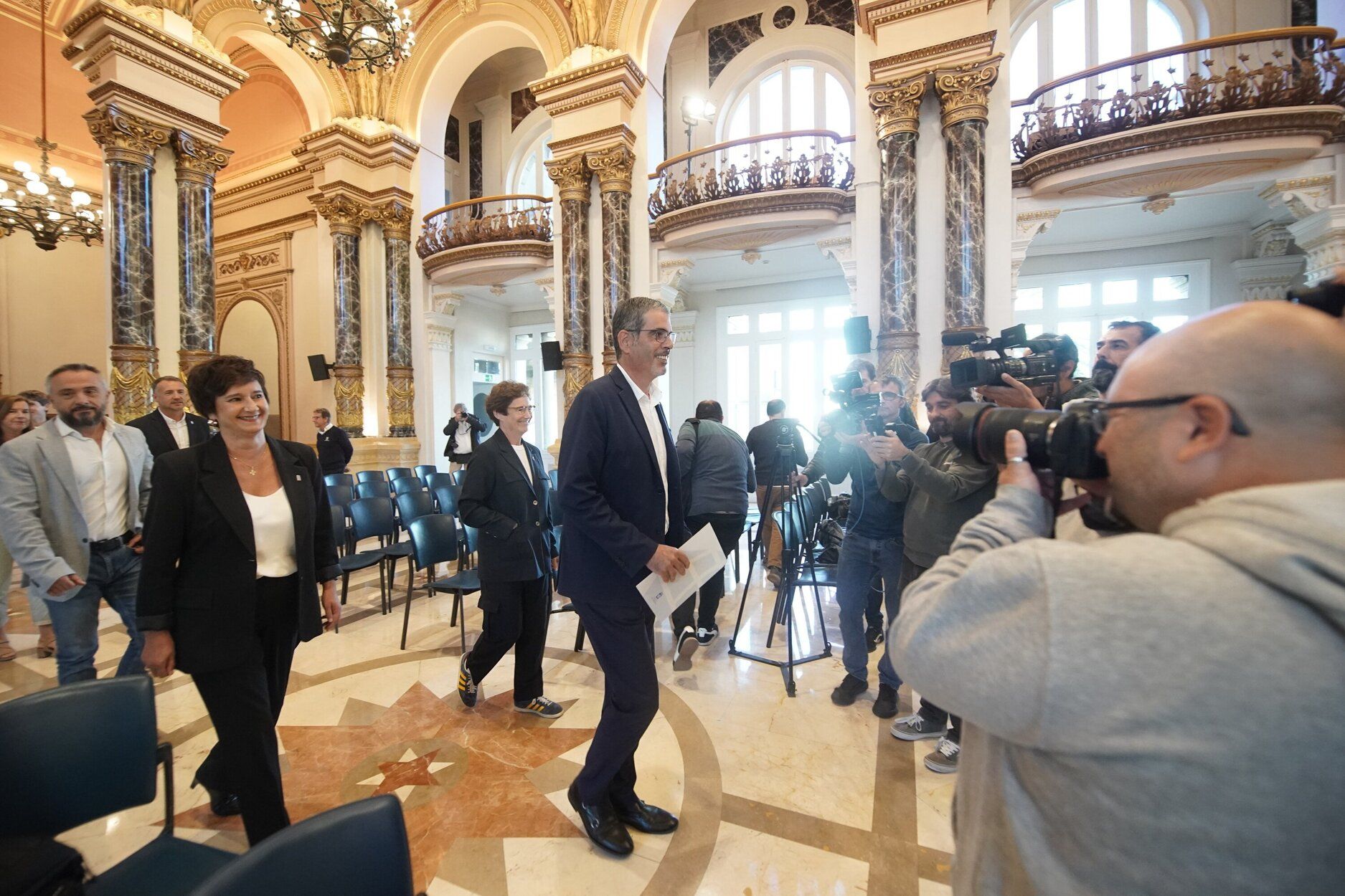 El alcalde de Donostia, Eneko Goia, llega a la comparecencia en la que ha anunciado su adiós