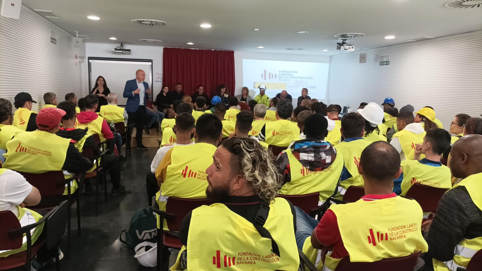 Mesa redonda en la Fundación Laboral de la Construcción.