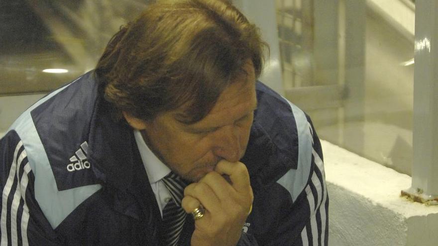 Schuster, en el banquillo visitante del viejo San Mamés.