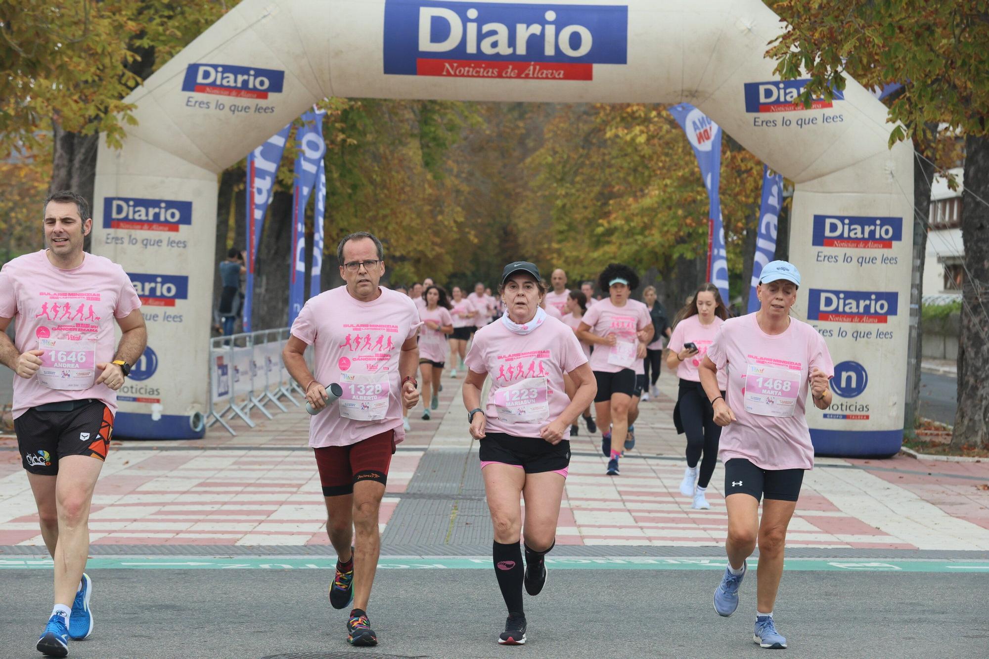 En imágenes: Vitoria se vuelca con la VI Carrera Solidaria contra el Cáncer de Mama