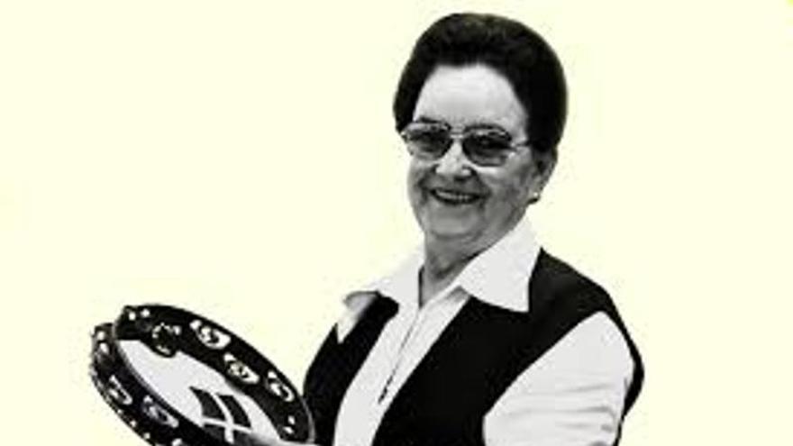 Primi Erostarbe panderojolearen bizitza liburu batean jaso dute