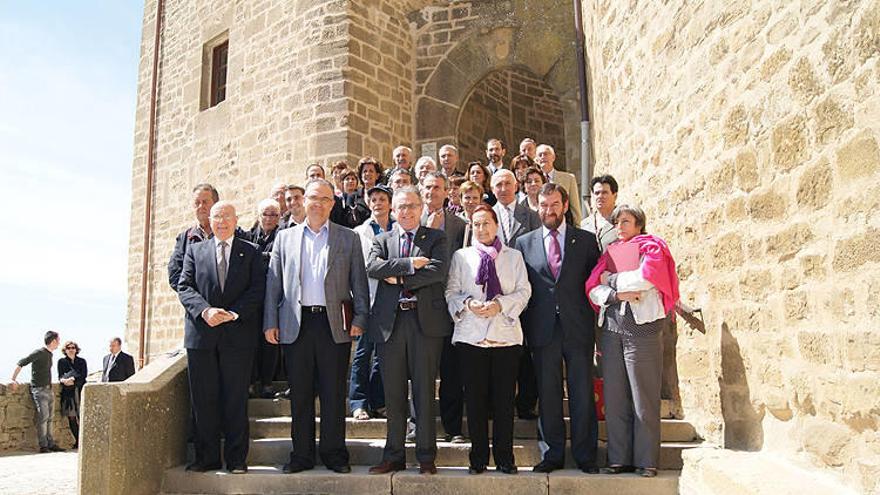 Foto de familia de los participantes en el Seminario de las dos Navarras.
