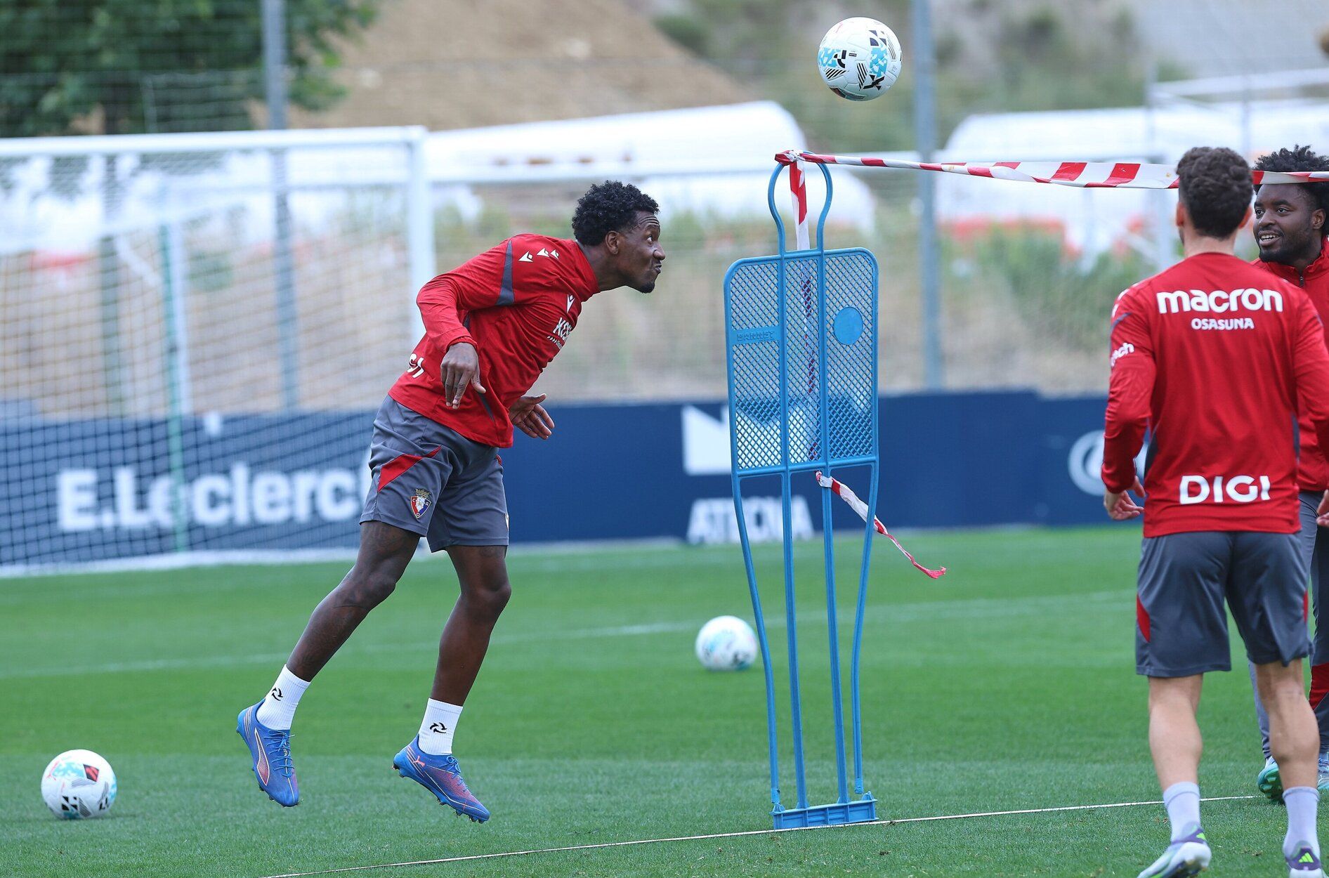 Fotos del entrenamiento de Osasuna (12/09/2025)