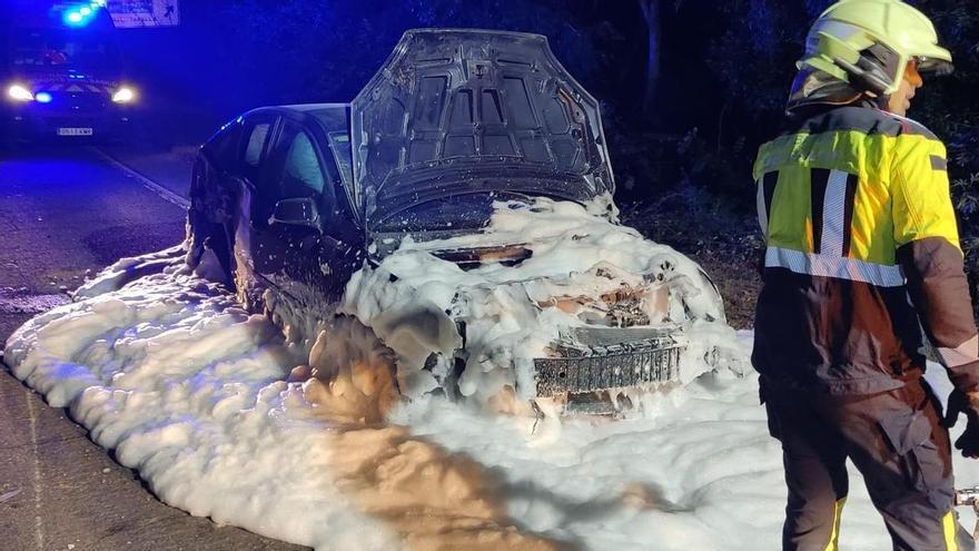 Herido leve tras salirse de la vía y chocar contra un muro de madrugada en Villatuerta