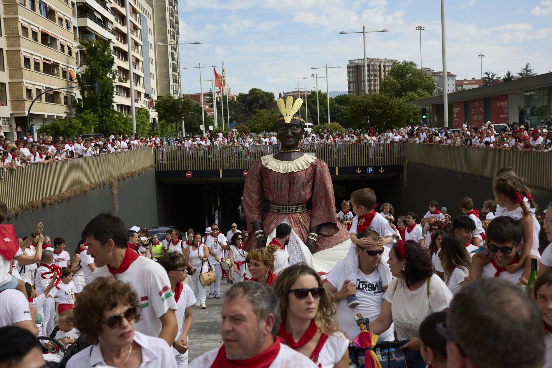 Imágenes de la primera salida de la Comparsa de Gigantes estos Sanfermines