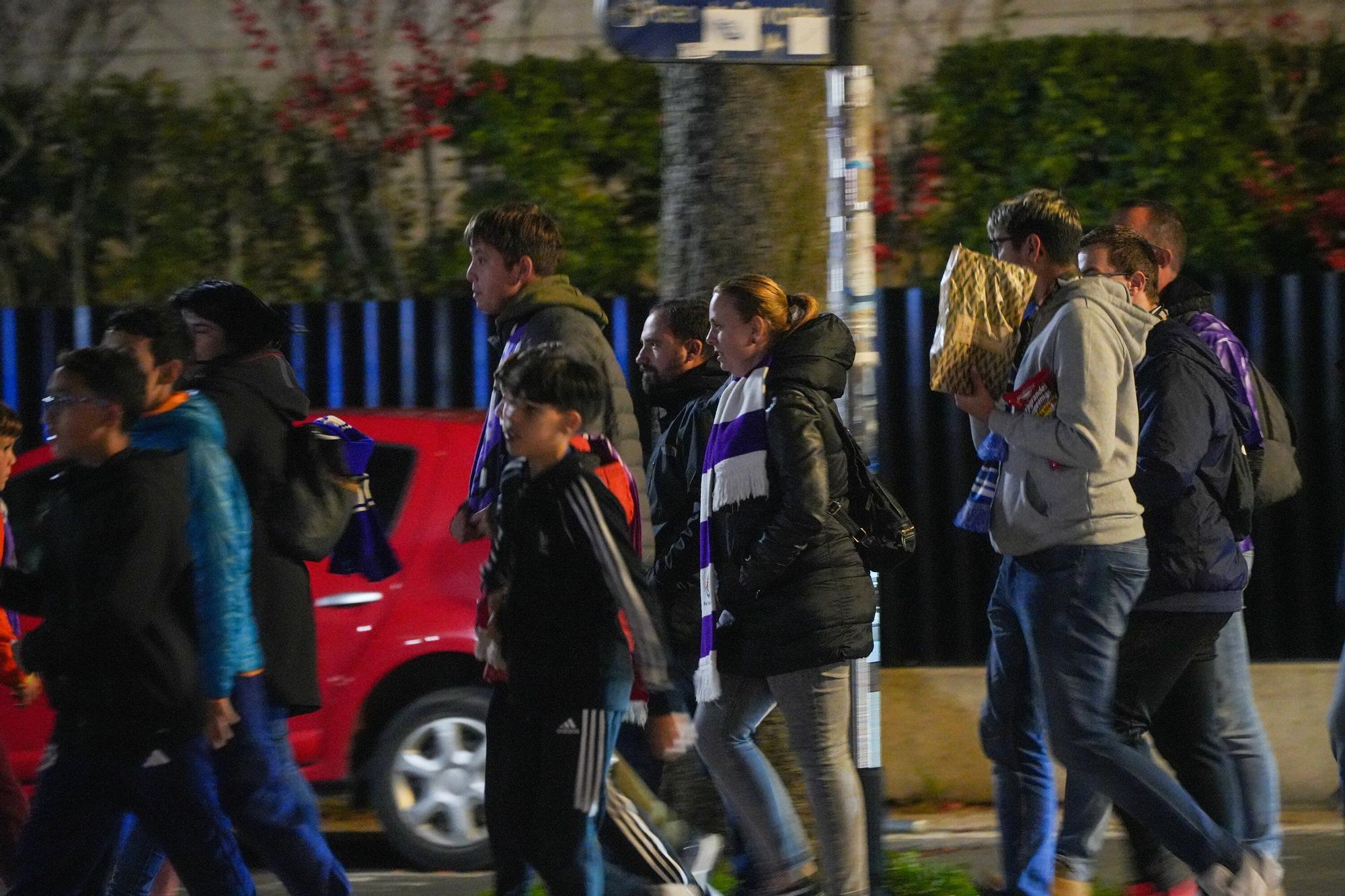 En imágenes: La afición del Alavés arropa al equipo en el duelo contra el Valladolid