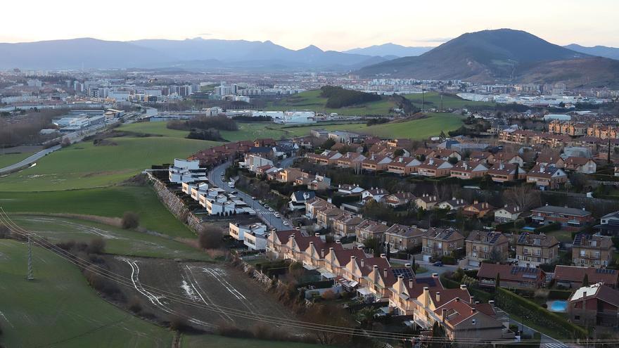 La clase media se evapora en Navarra por los extremos: el mapa de la desigualdad calle a calle