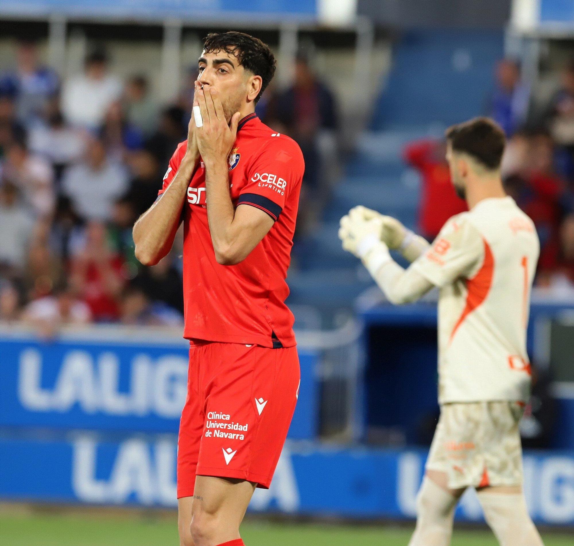 Alejandro Catena se lamenta después de errar una ocasión en el encuentro ante el Alavés del final del curso pasado.