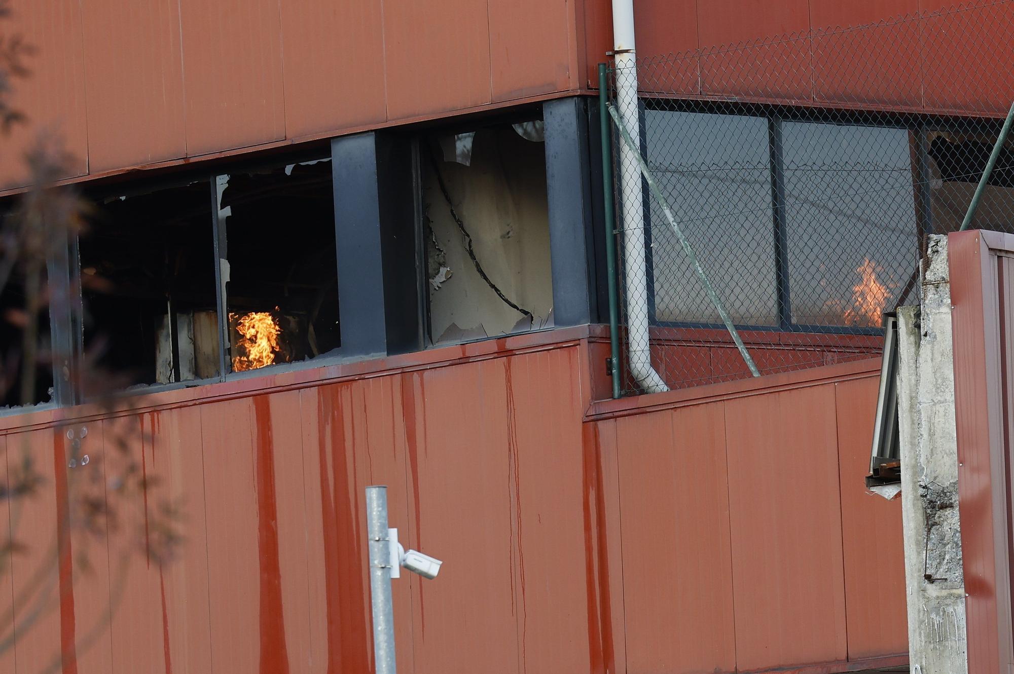 Fuego en la zona del antiguo matadero de Zorrotza