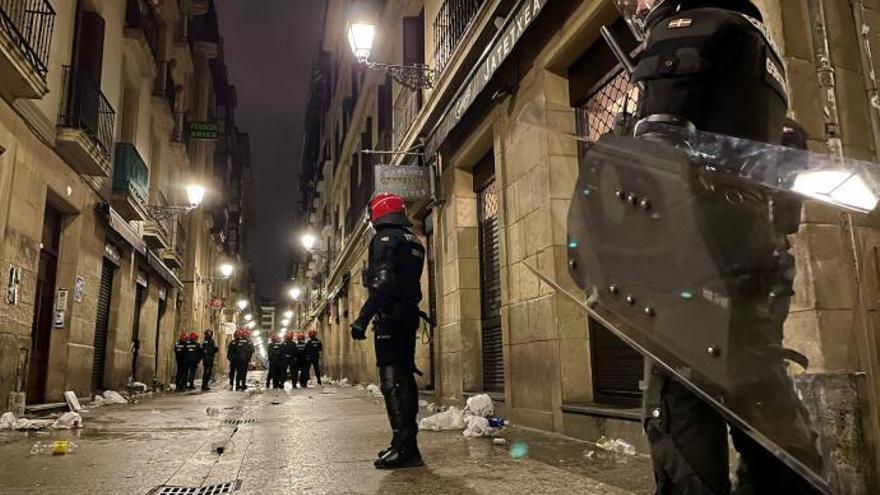 Otra noche más, y van cinco, con detenidos en la Parte Vieja de Donostia