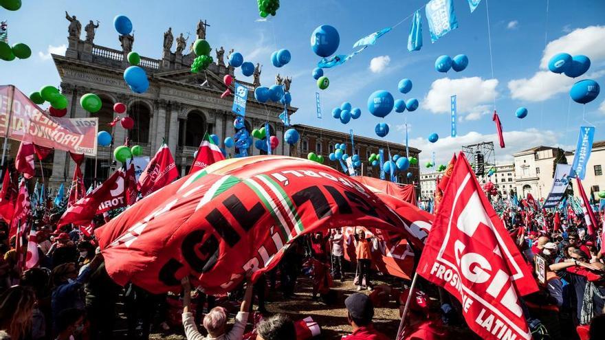 Decenas de miles de personas marchan en Roma contra el fascismo