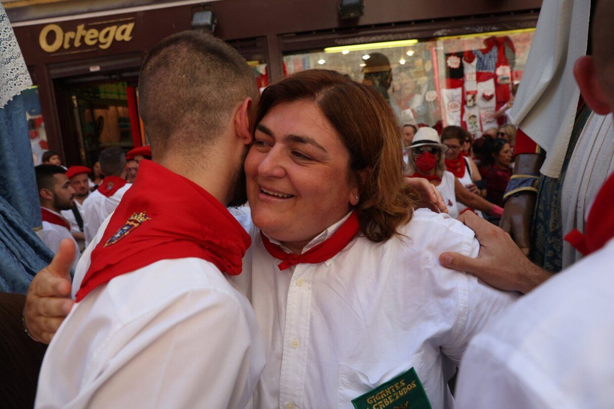 La Asociacion Festa-Los de Bronce entrega el Premio Festa 2022 a las mujeres que impulsaron la desaparición de las llamadas "madrinas" de las peñas en los Sanfermines