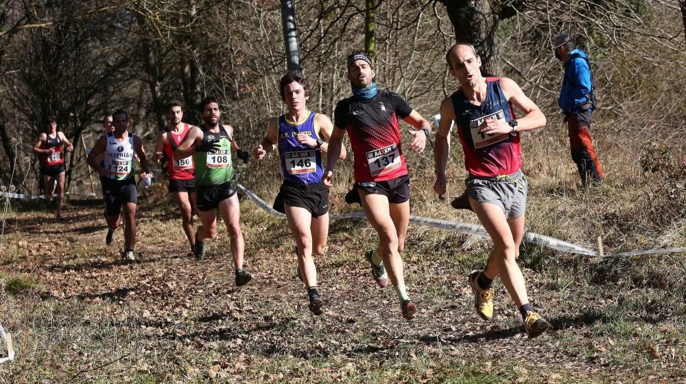 Atletas durante el 36 Campeonato Navarro de Cross Largo.