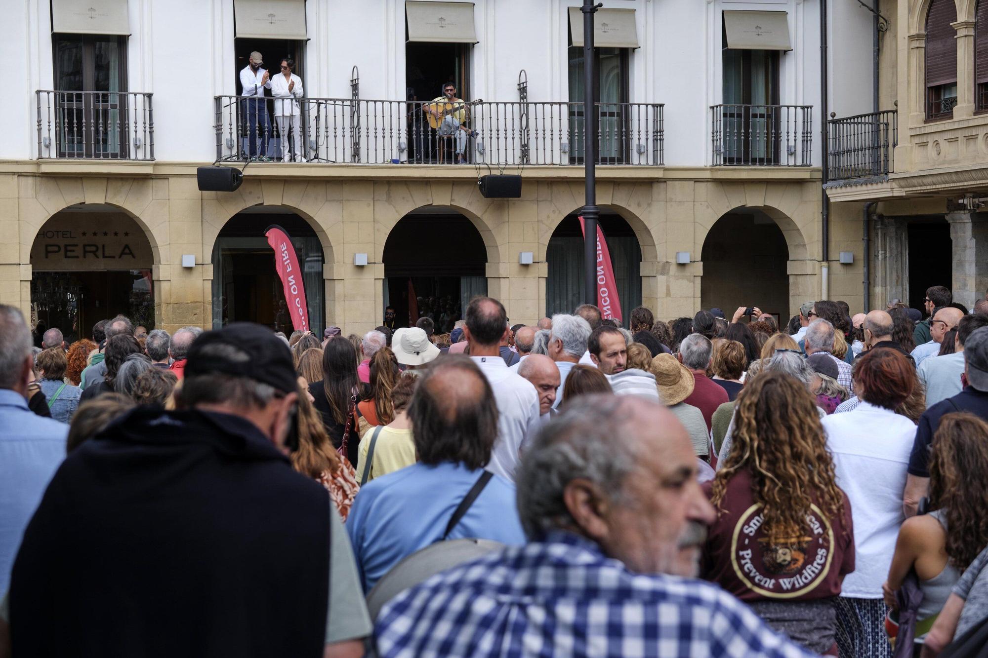 Actuación de Duquende y Julio Romero en la Plaza del Ayuntamiento