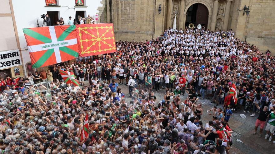 La fiesta ha tomado las calles de Mutriku
