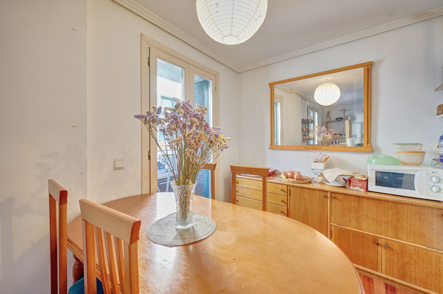 Un ático tríplex con alma en plena calle San Nicolás: vivir el Casco Viejo desde dentro