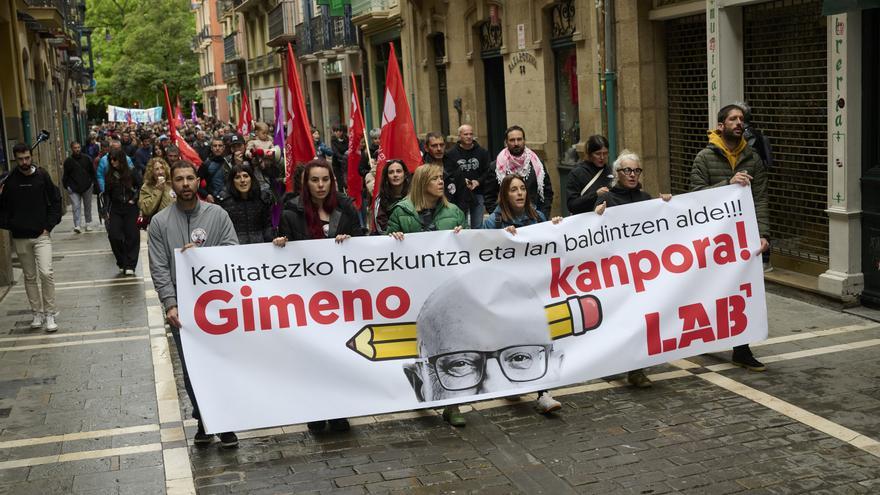 “Gimeno kanpora”: fuerte protesta de LAB en Pamplona contra el consejero de Educación