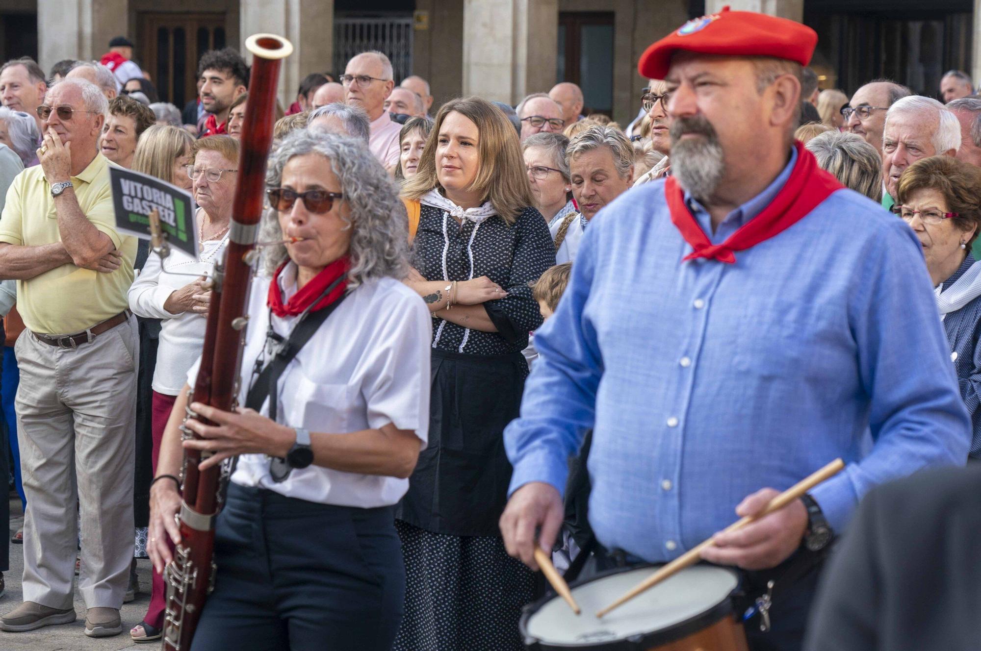 En imágenes: Las dianas llaman a la fiesta en la Plaza Nueva