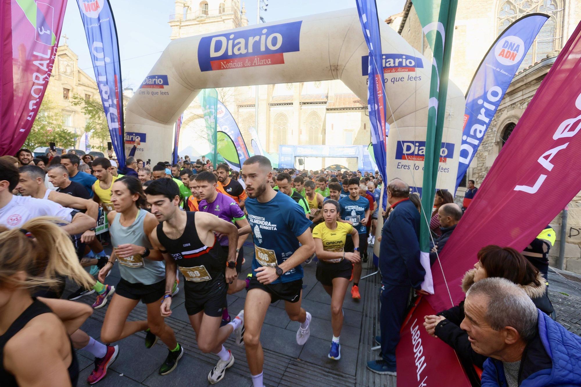 En imágenes: Miles de personas participan en La Conquista de la Almendra