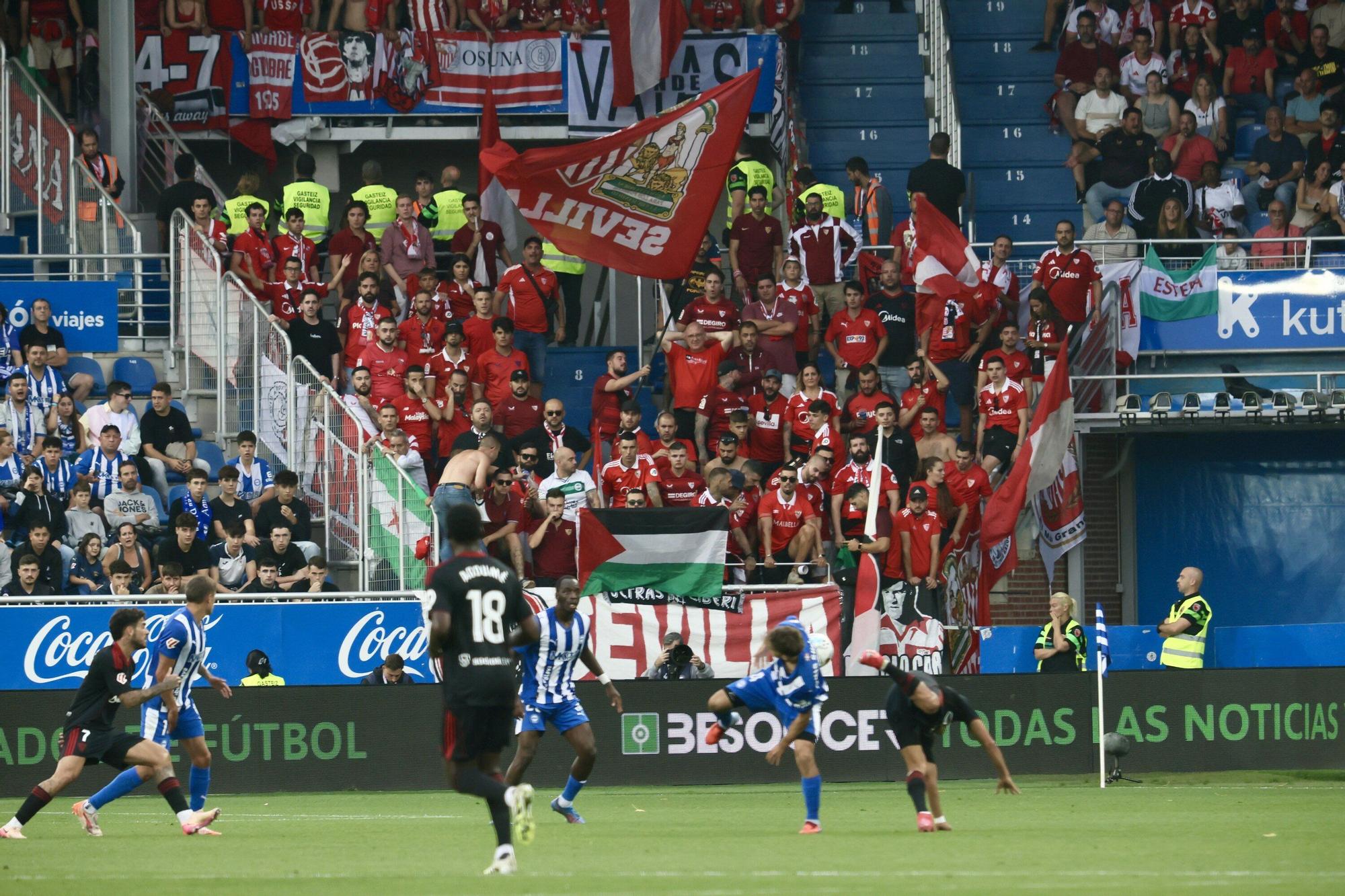 En imágenes: El Alavés cae en Mendizorroza ante el Sevilla